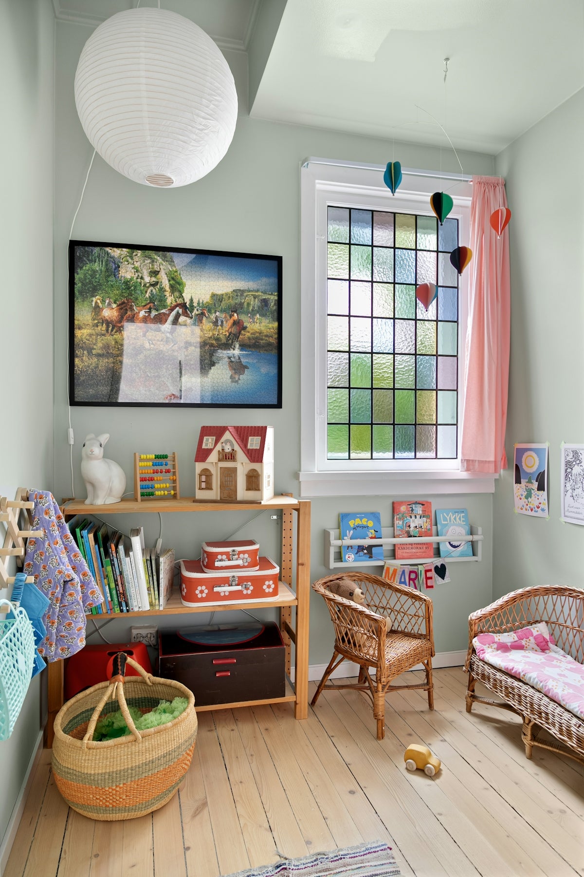 A child's room with a lot of toys in it