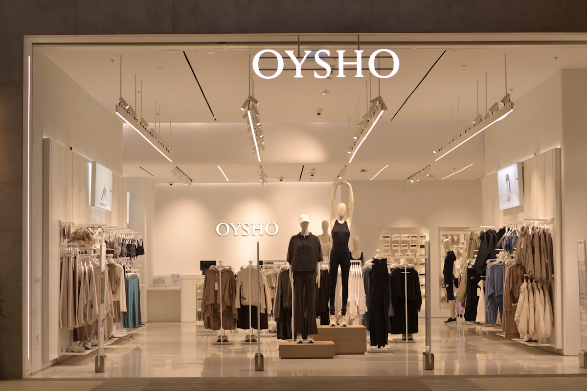 A store front with clothes on display in the window